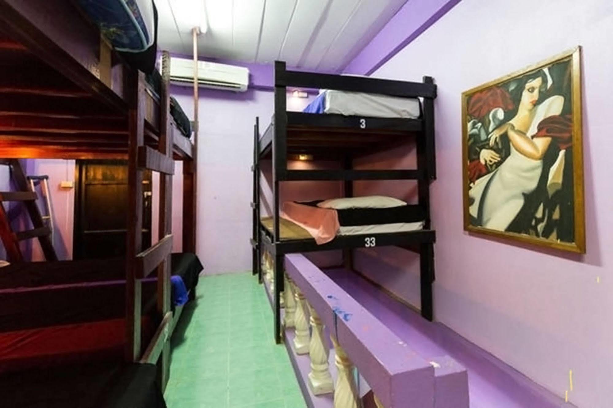 Wild & Wandering Backpacker Hostel & Bar Haad Rin Exterior foto