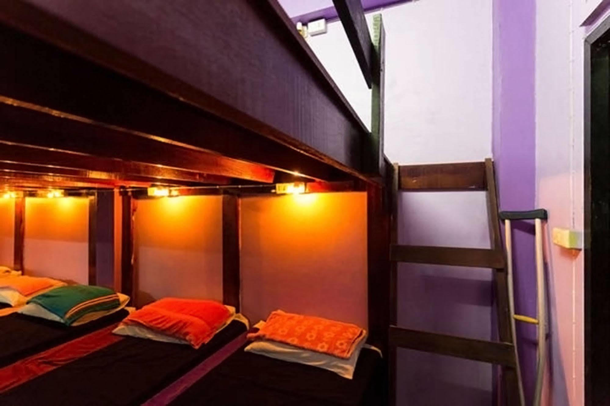 Wild & Wandering Backpacker Hostel & Bar Haad Rin Exterior foto