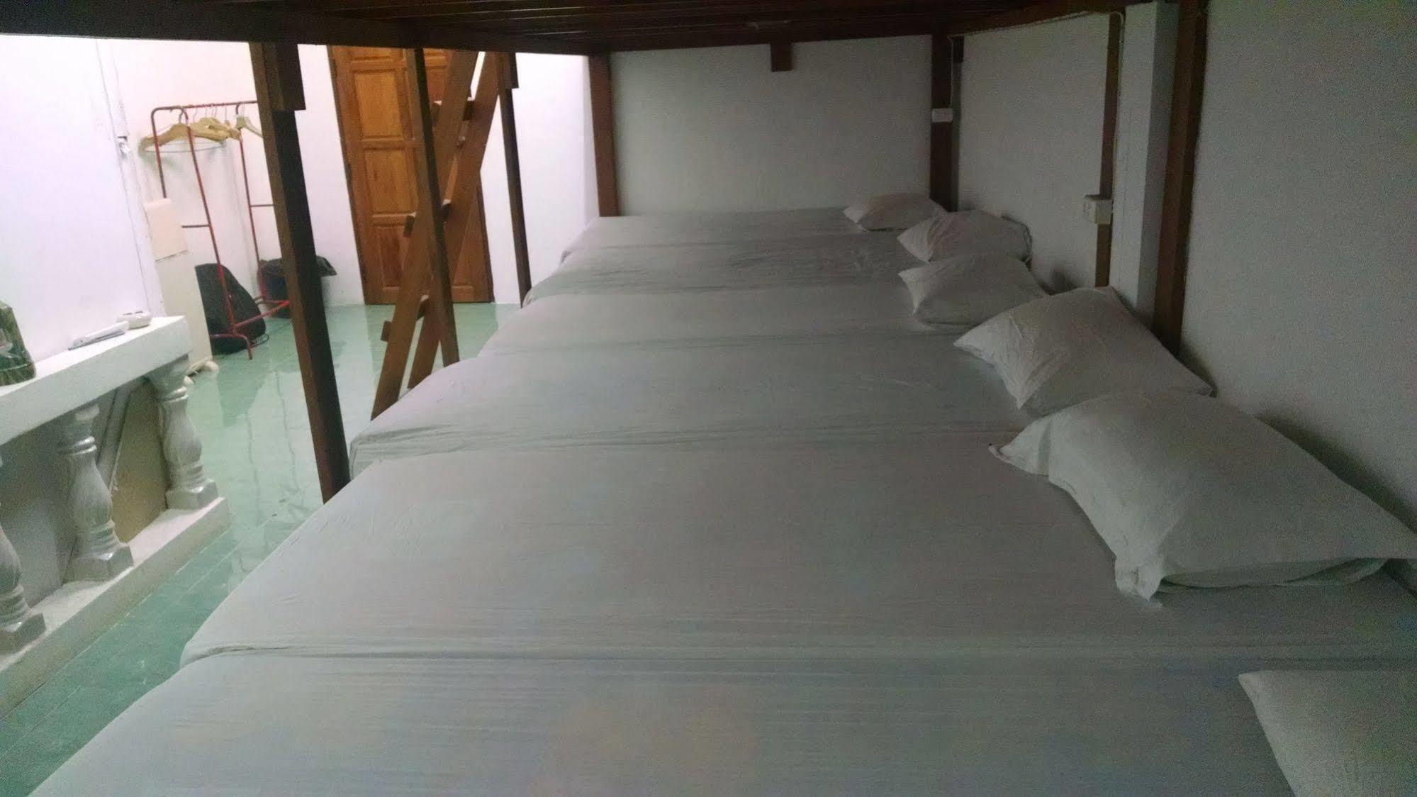 Wild & Wandering Backpacker Hostel & Bar Haad Rin Exterior foto